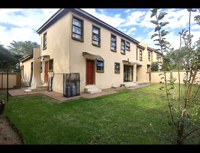 4 BEDROOM TOWNHOUSE FOR SALE IN VALLEY VIEW ESTATE